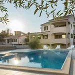 Zlatni Dvori Zadarvillas * Ražanac