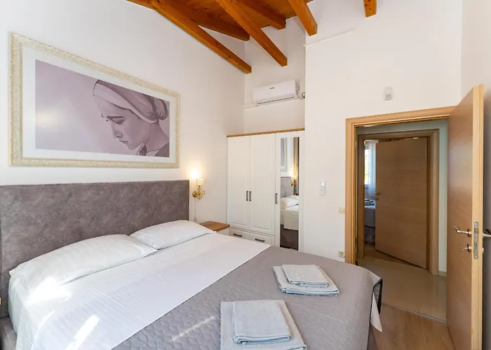 빌라 Zlatni Dvori Zadarvillas