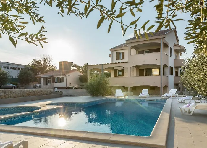 Zlatni Dvori Zadarvillas * Ražanac