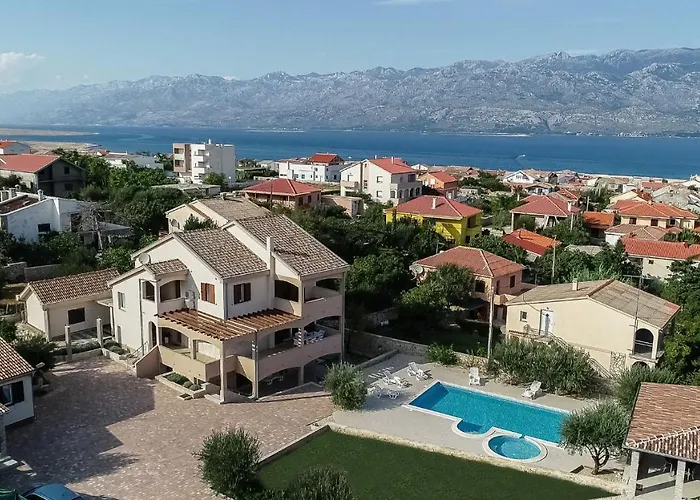 빌라 Zlatni Dvori Zadarvillas