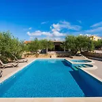 Zlatni Dvori Zadarvillas Ražanac