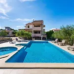 Zlatni Dvori Zadarvillas *