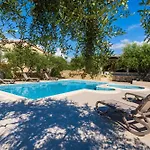 Zlatni Dvori Zadarvillas * Ražanac