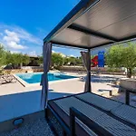 Zlatni Dvori Zadarvillas * Ražanac