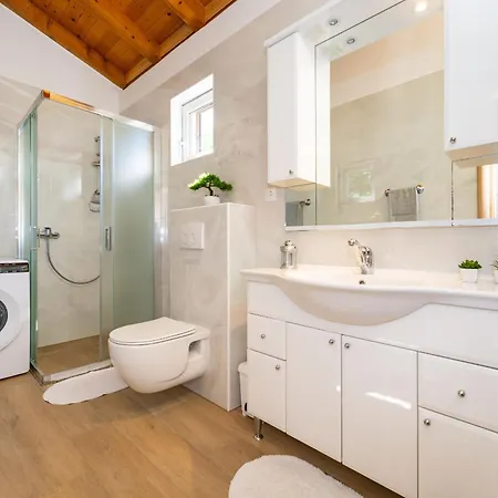 Zlatni Dvori Zadarvillas * Ražanac