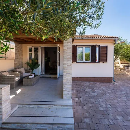 Zlatni Dvori Zadarvillas * Ražanac