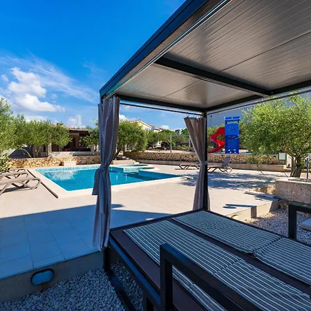 Zlatni Dvori Zadarvillas * Ražanac