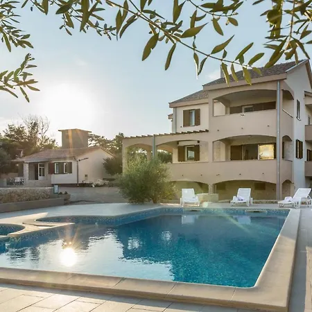 Zlatni Dvori Zadarvillas * Ražanac