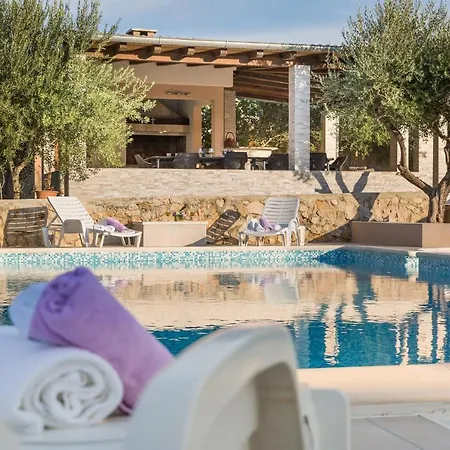 Zlatni Dvori Zadarvillas Ražanac